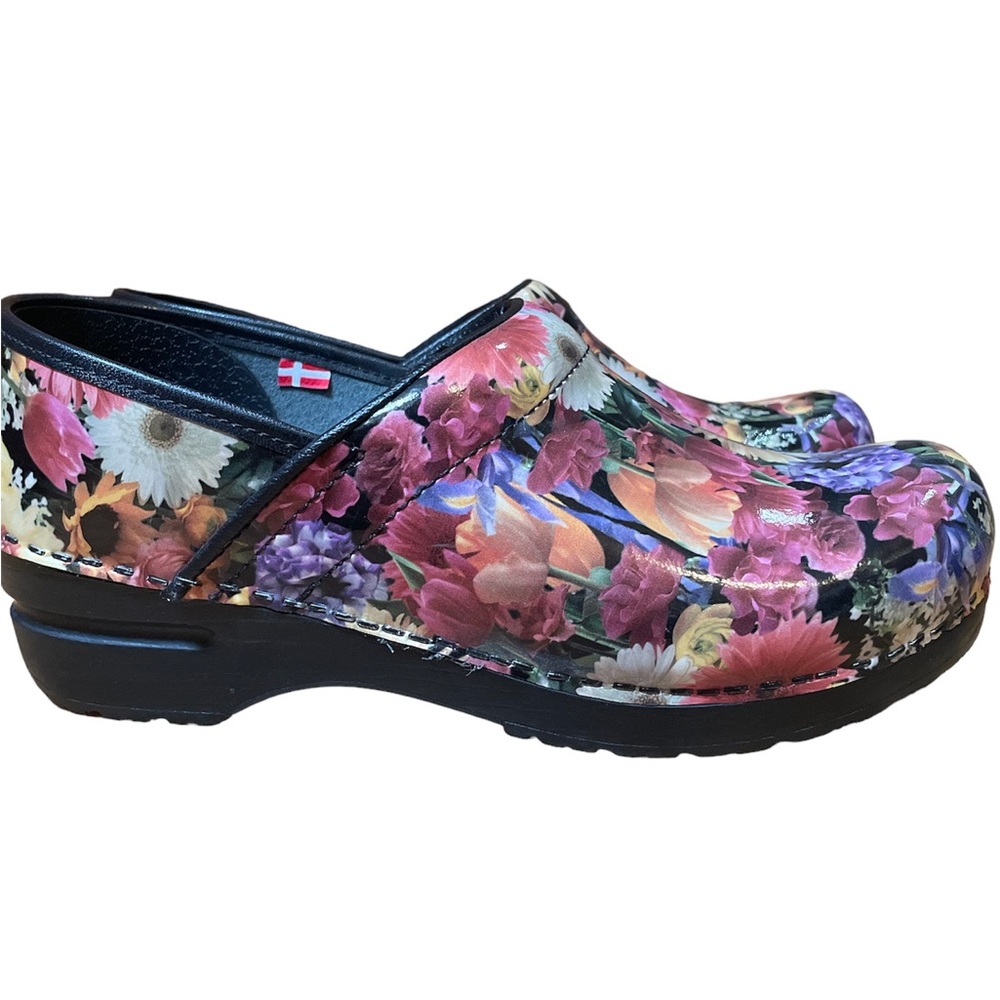Womens New Without Tags or Box .. Never Worn Womens Sanita Clog